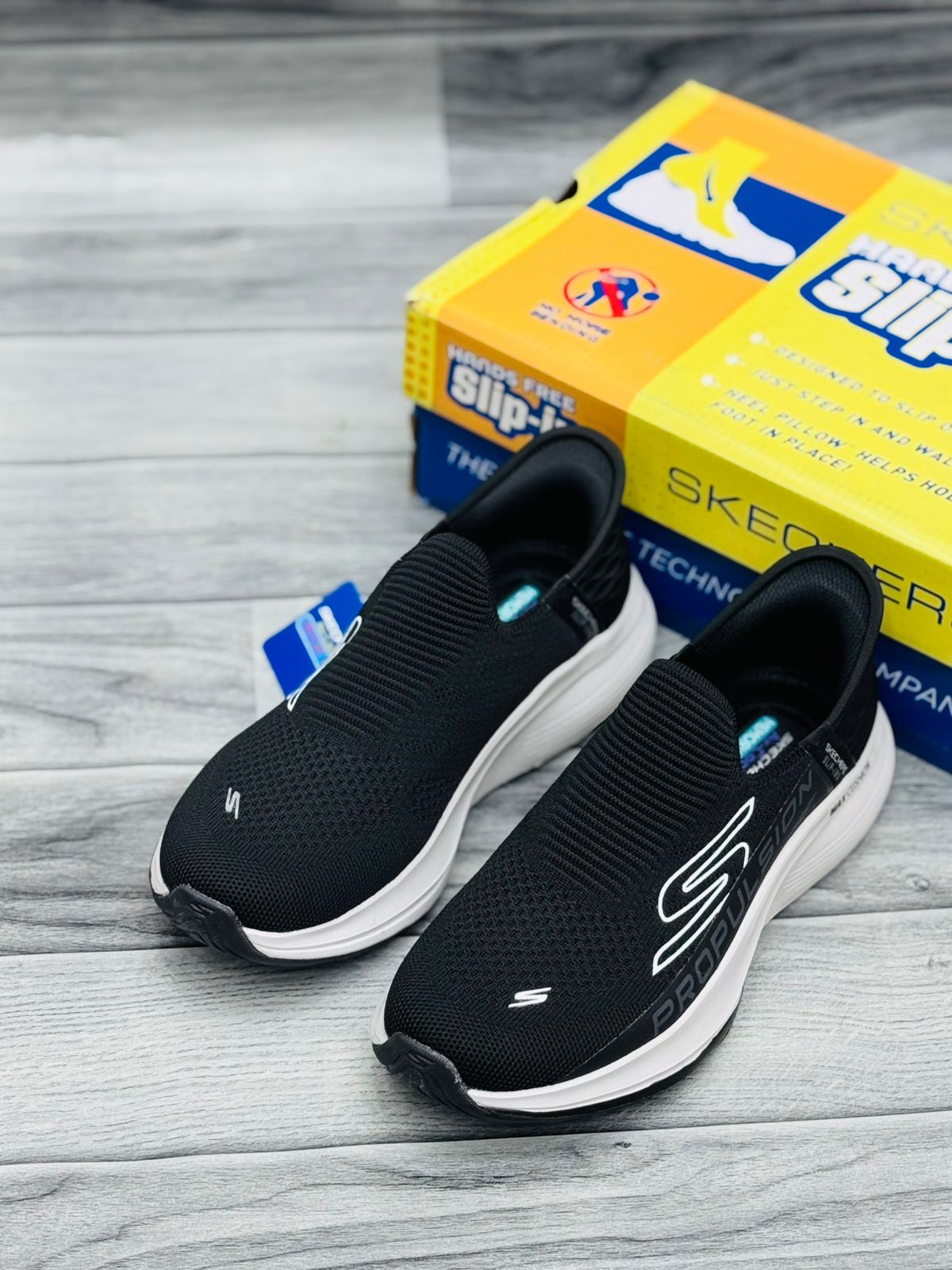 SKECHERS MAX CUSHION FOAM MEMORY