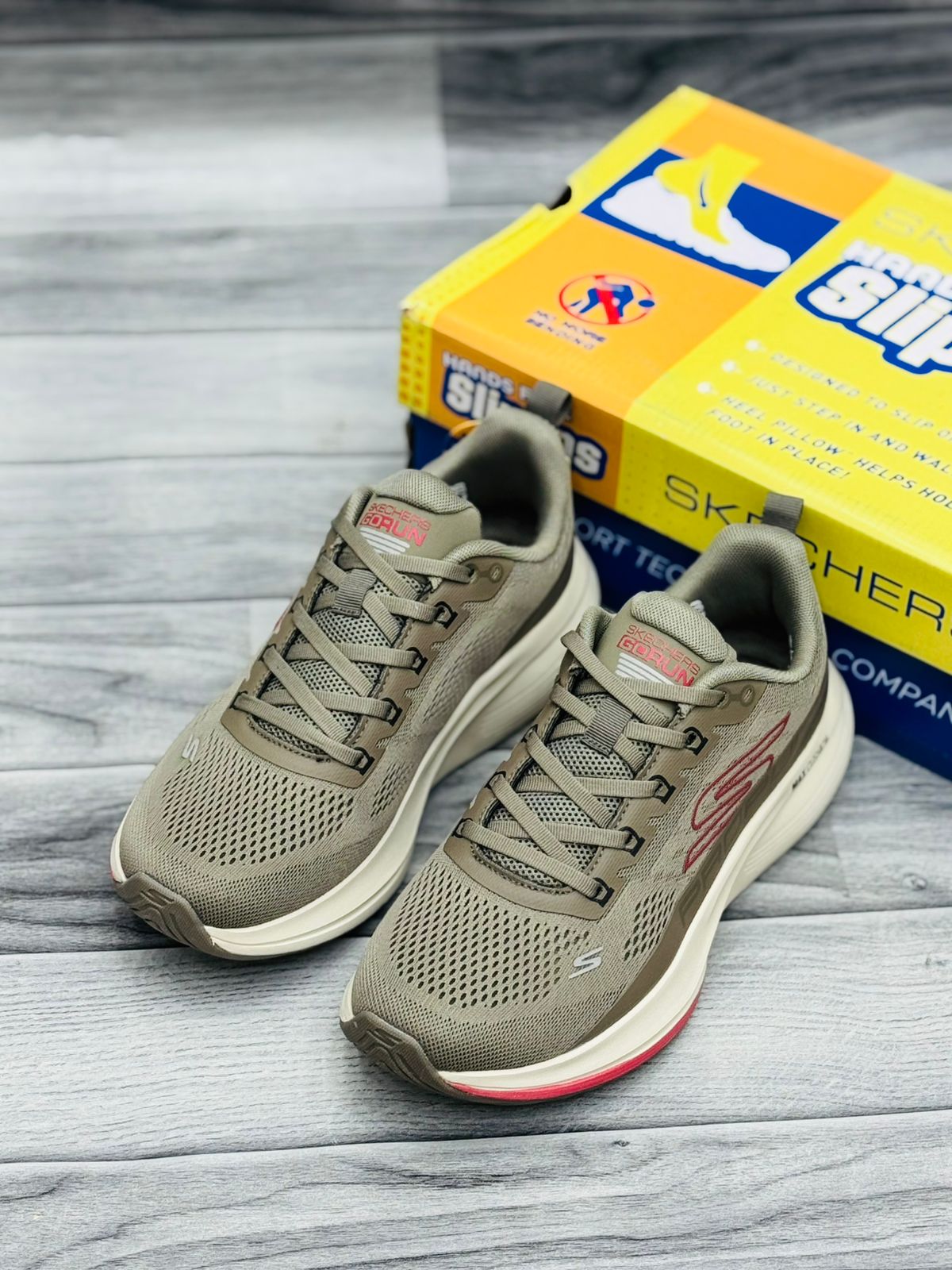 SKECHERS MAX CUSHION FOAM MEMORY 2