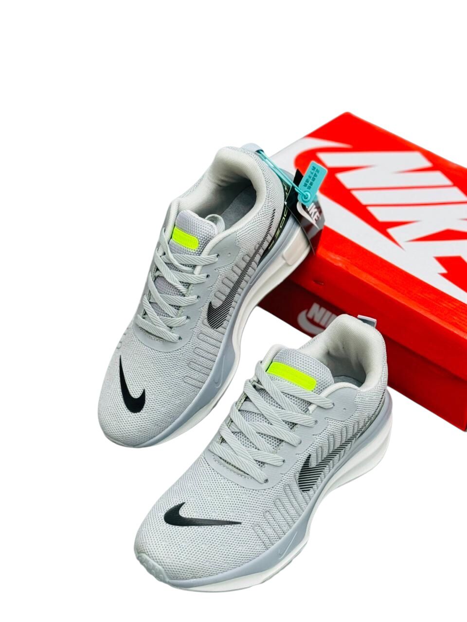 NIKE INVINCIBLE 3 RUNNING