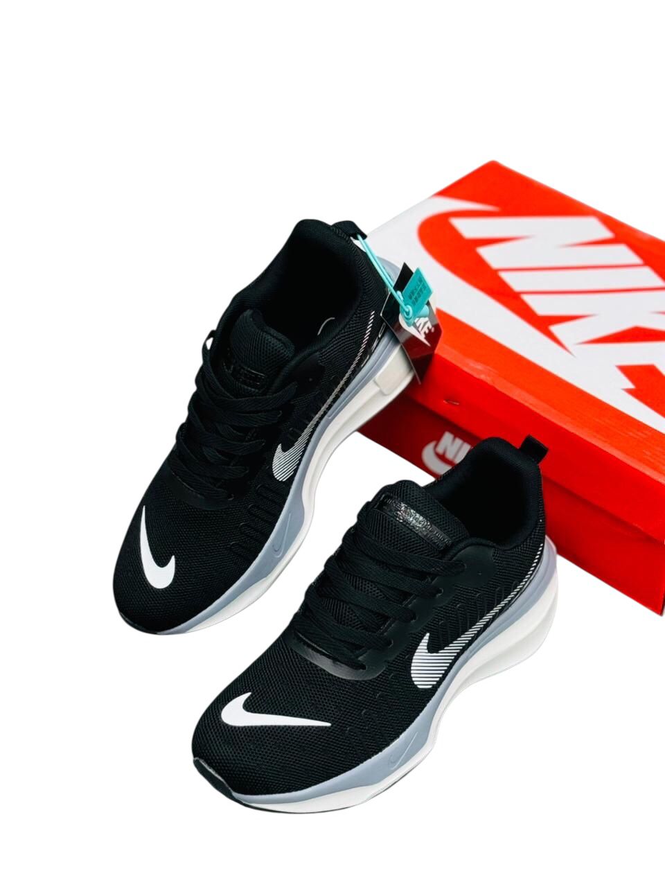 NIKE INVINCIBLE 3 RUNNING