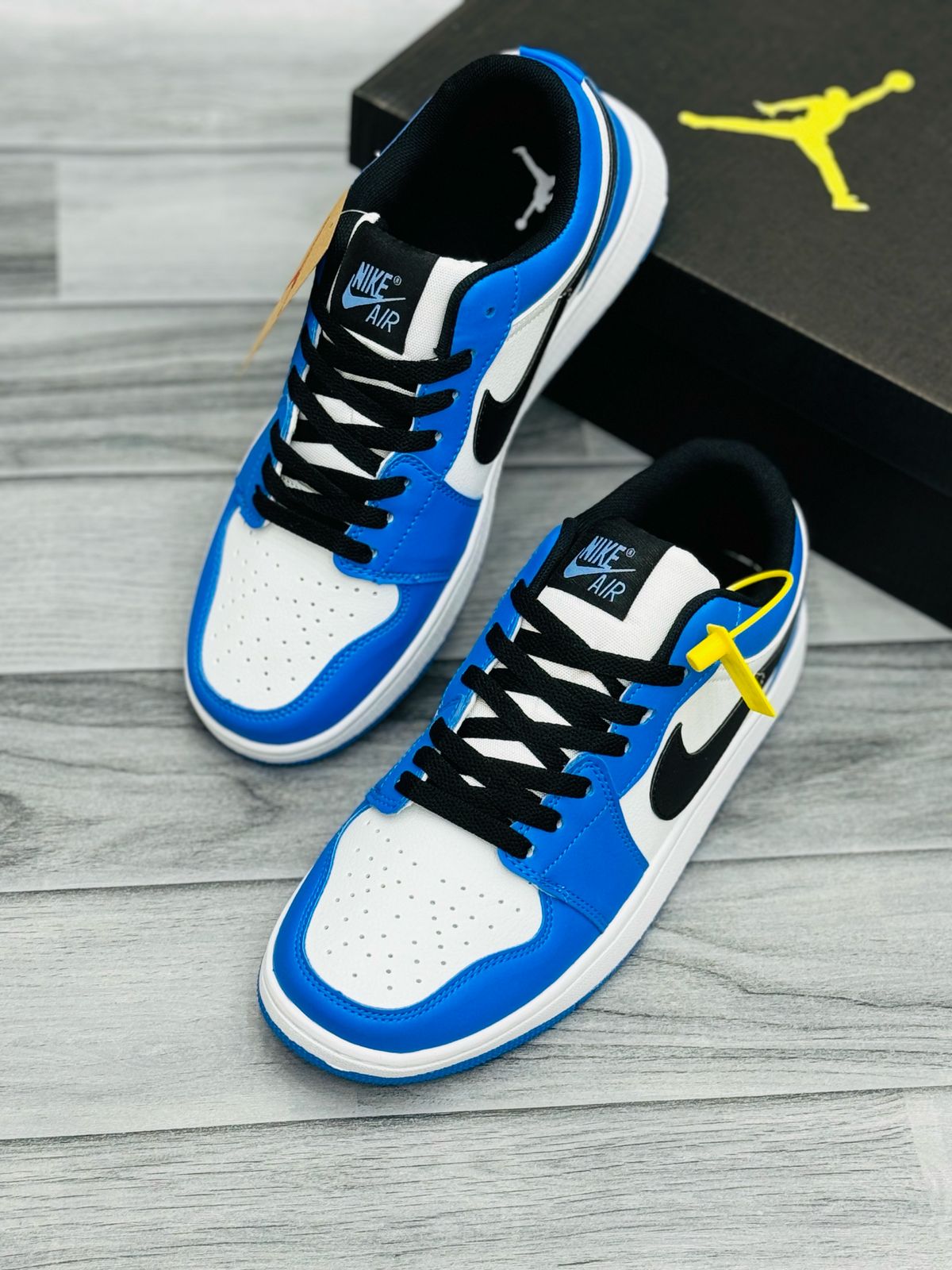 NIKE JORDAN