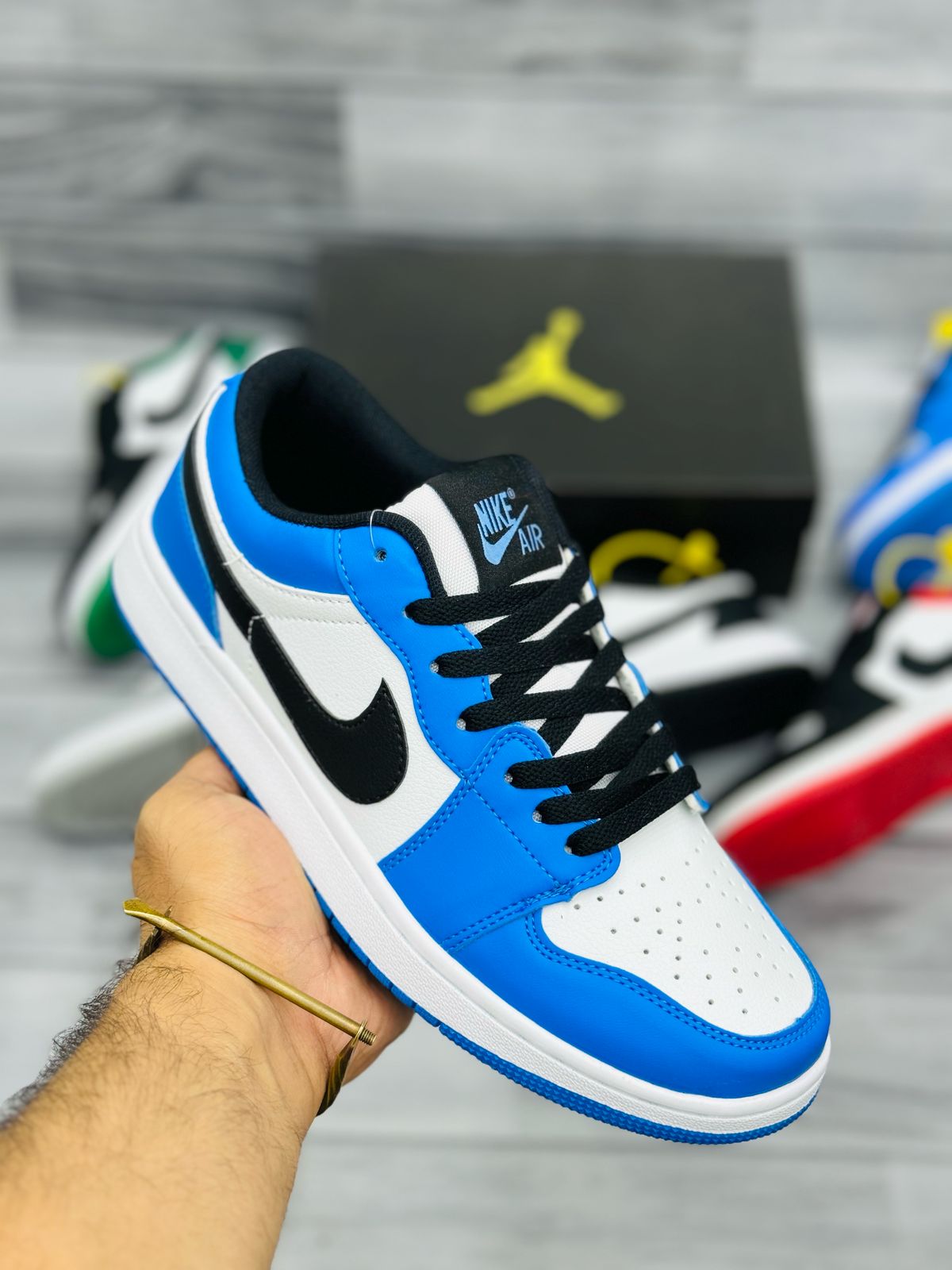 NIKE JORDAN