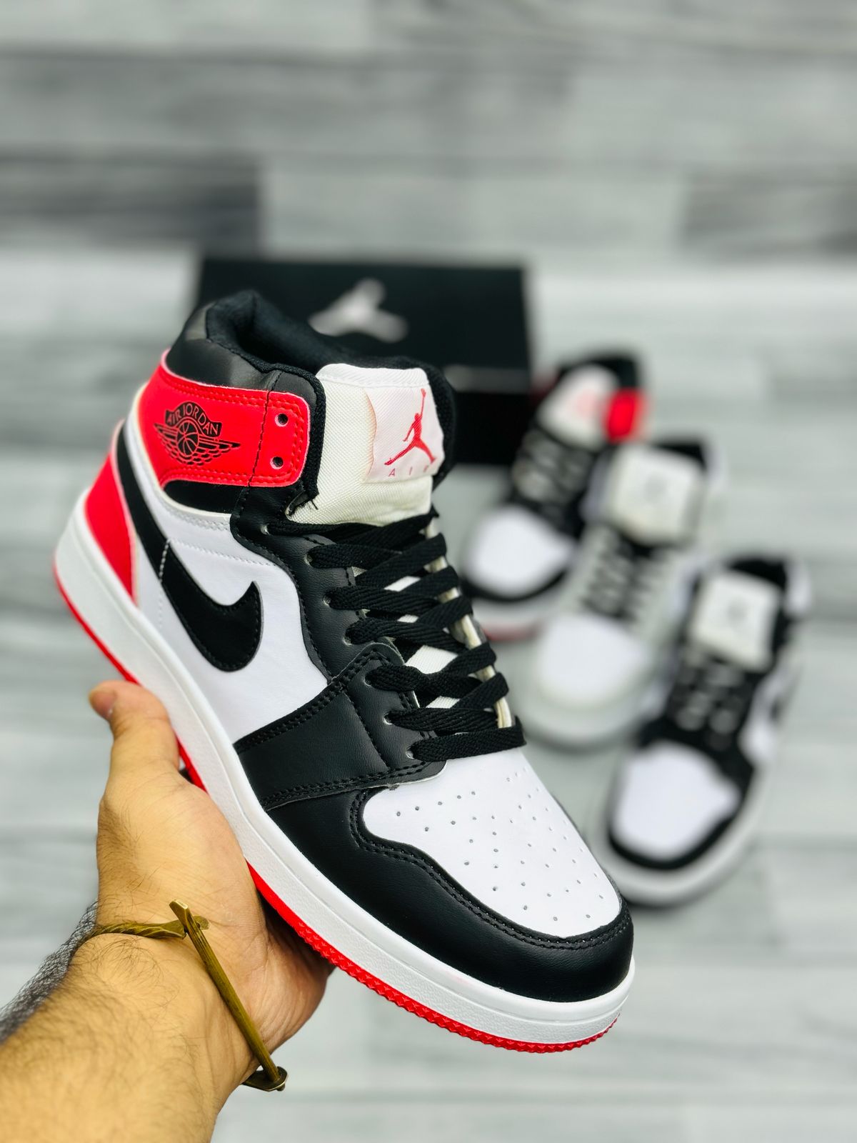 NIKE JORDAN