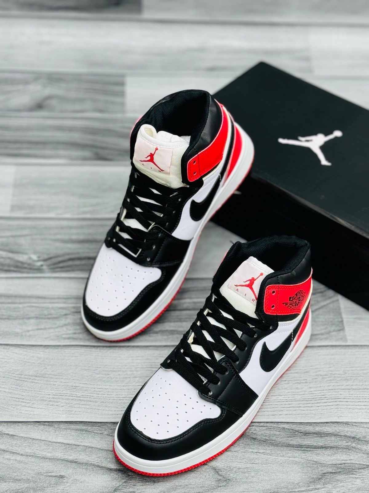 NIKE JORDAN