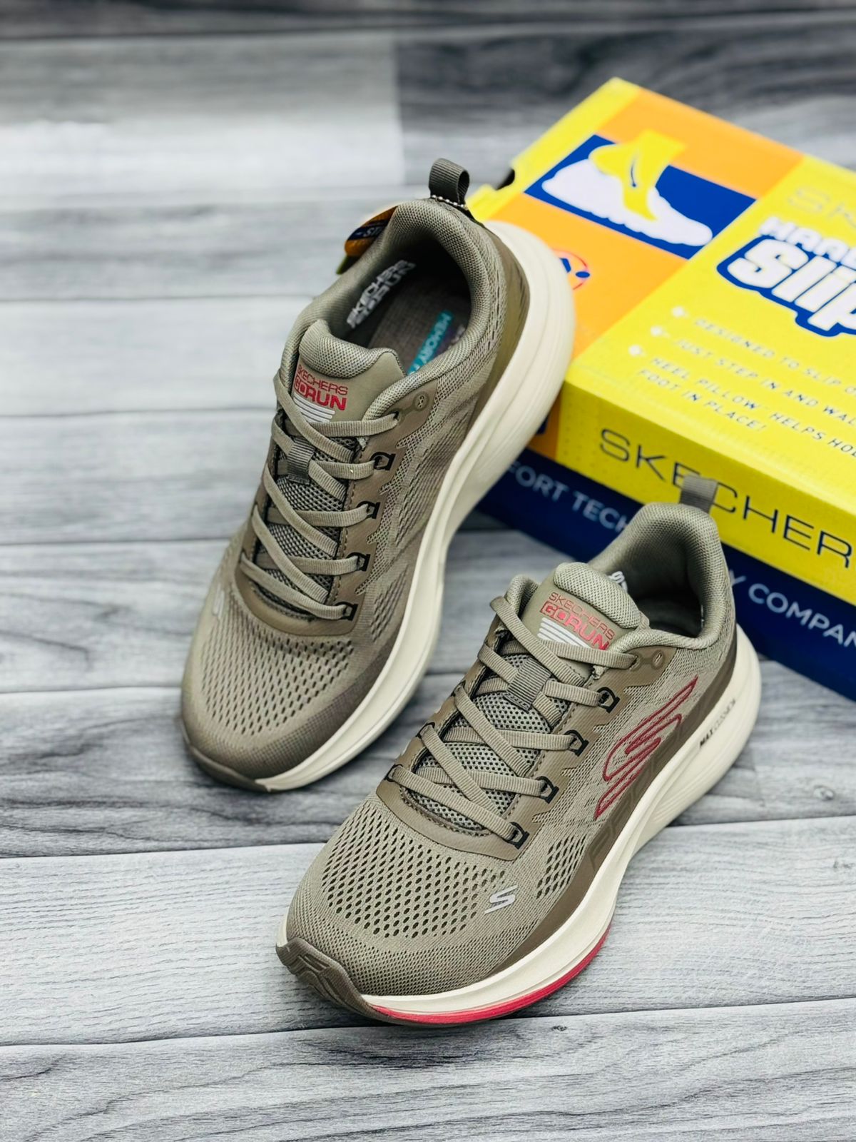 SKECHERS MAX CUSHION FOAM MEMORY 2