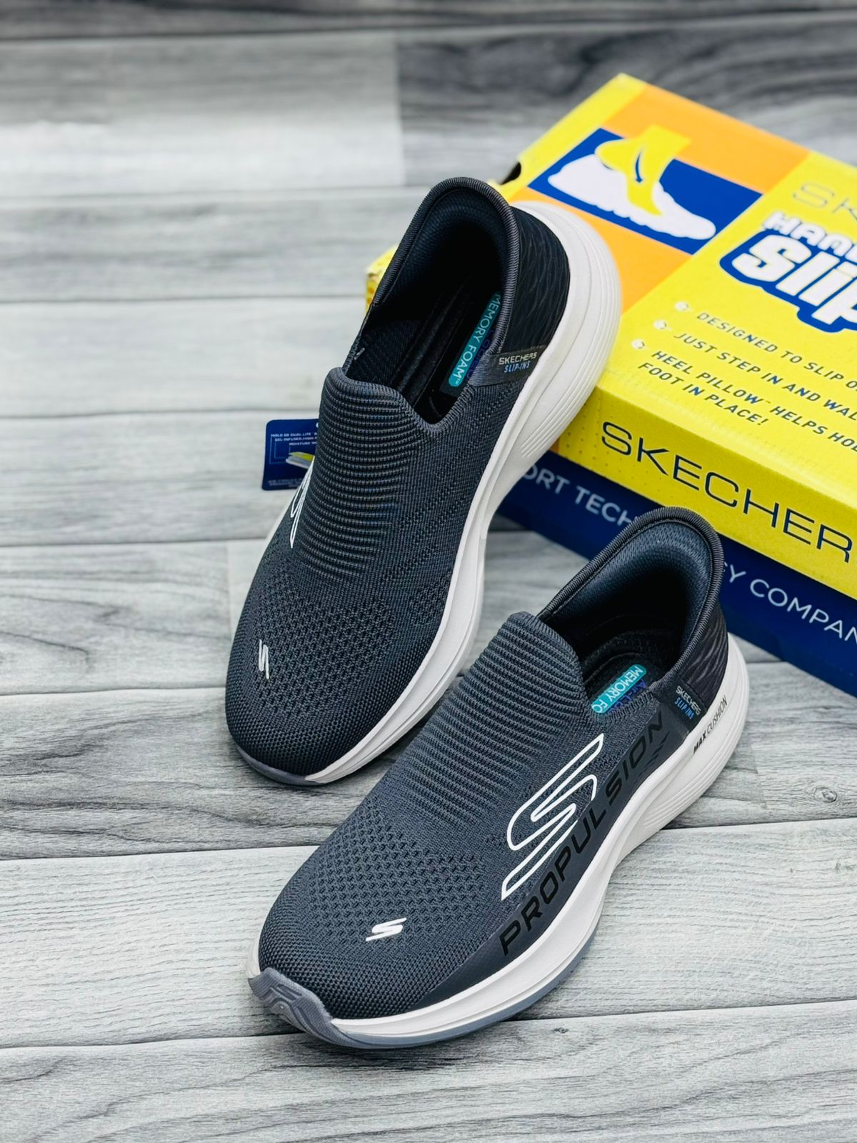 SKECHERS MAX CUSHION FOAM MEMORY
