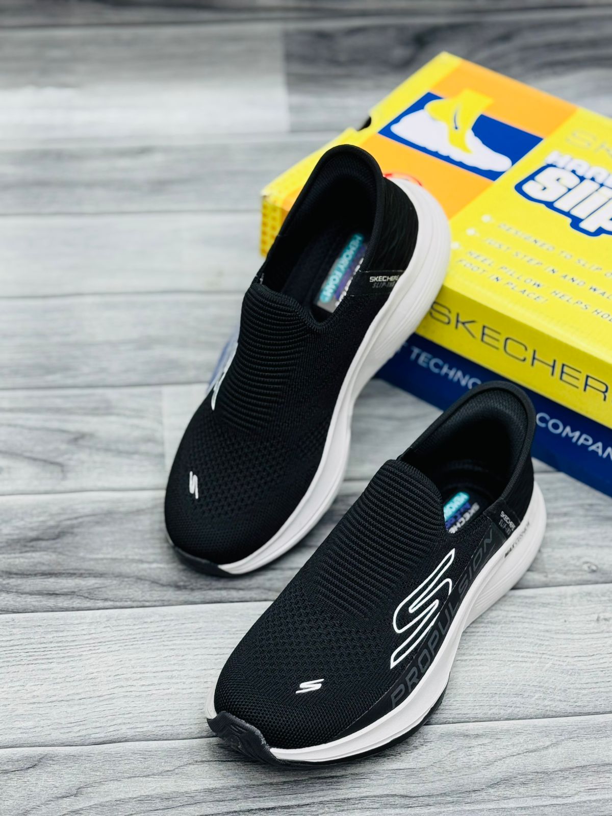 SKECHERS MAX CUSHION FOAM MEMORY
