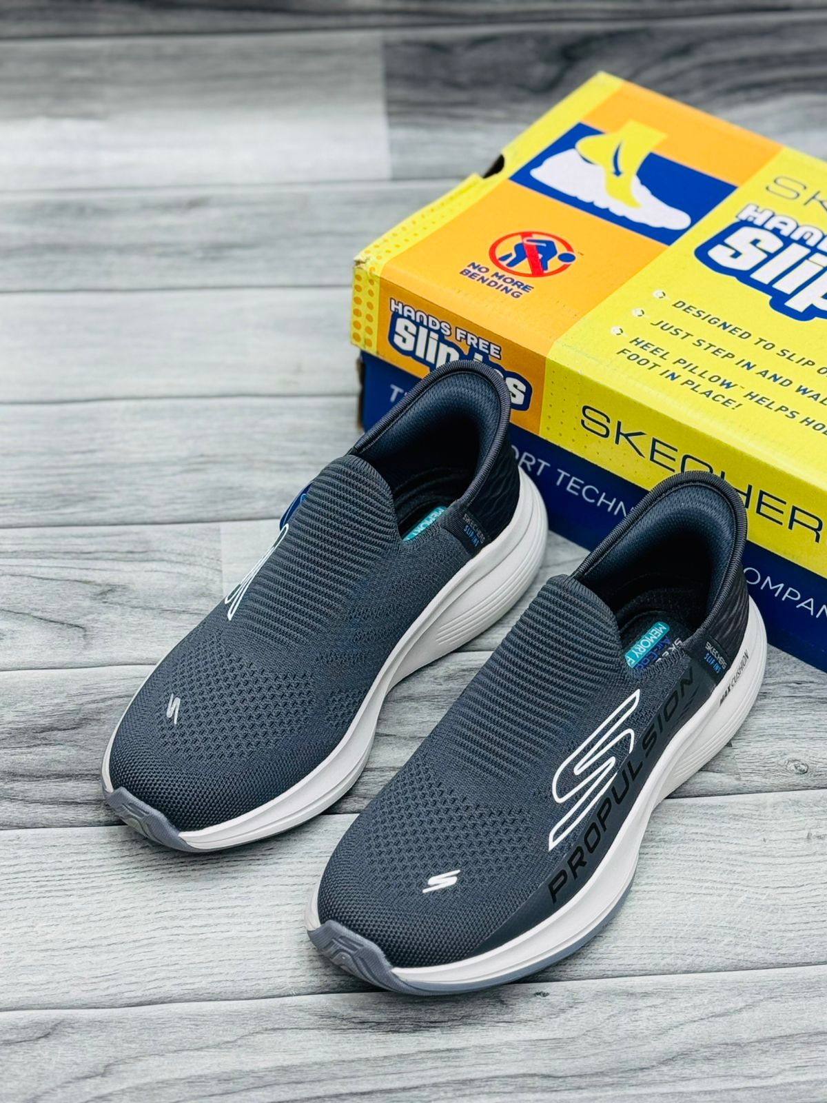 SKECHERS MAX CUSHION FOAM MEMORY