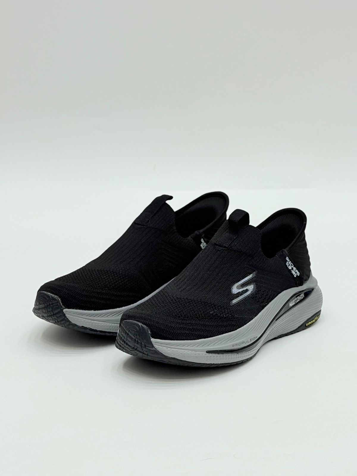 SKECHERS SUPREME MAX CUSHION FOAM MEMORY 1