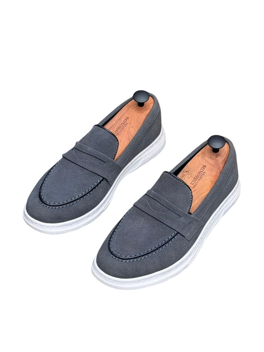 CASUAL SLIP ONS