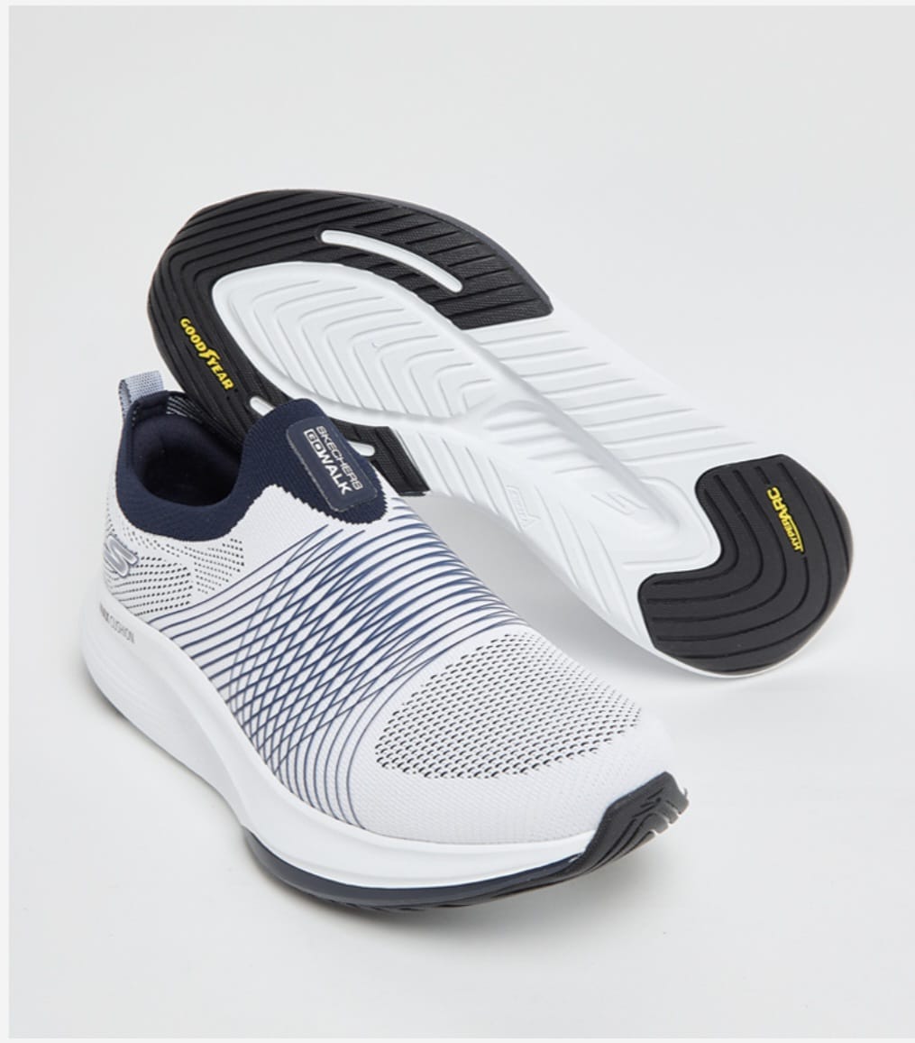 SKECHERS MAX CUSION