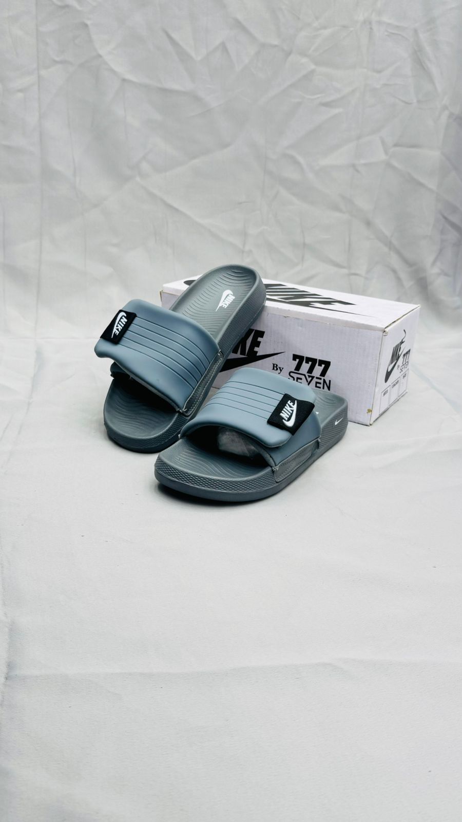 NIKE SLIDES