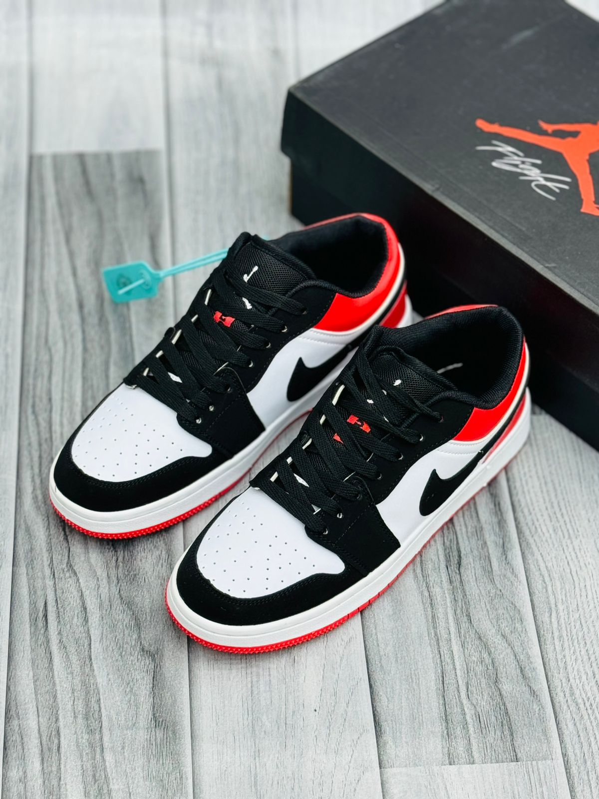 NIKE AIR JORDAN 1 LOW
