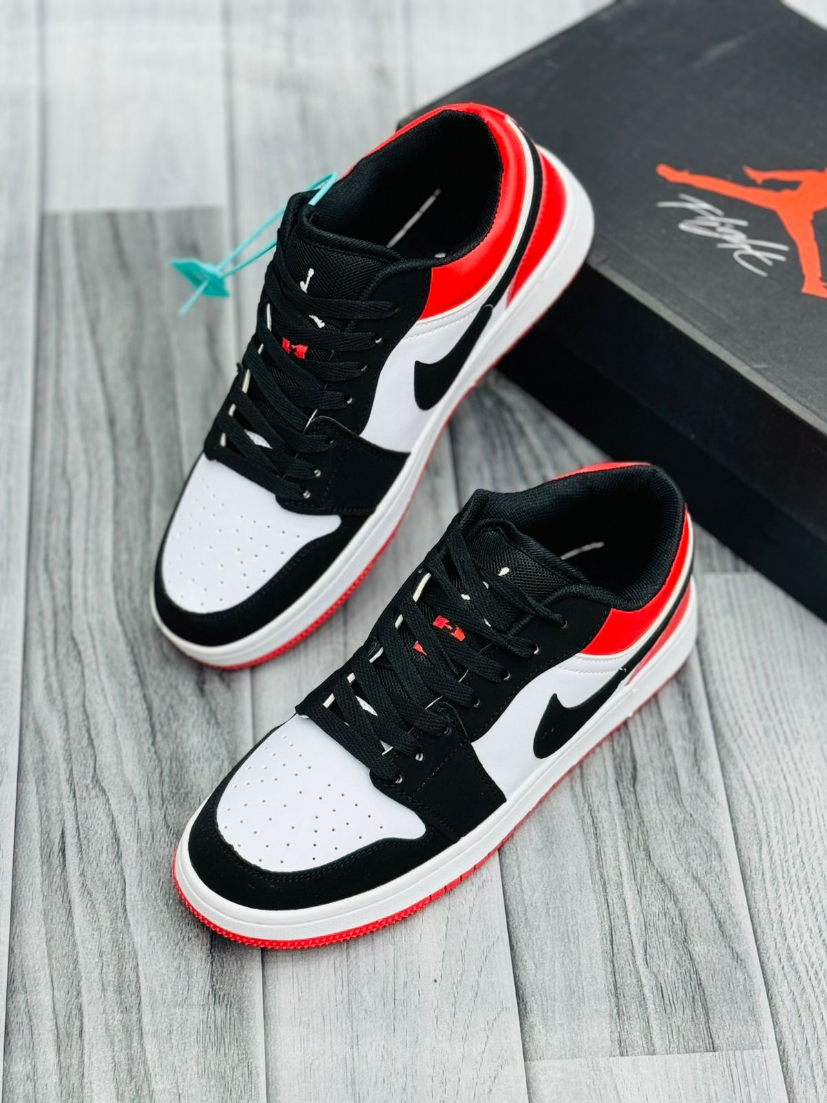 NIKE AIR JORDAN 1 LOW