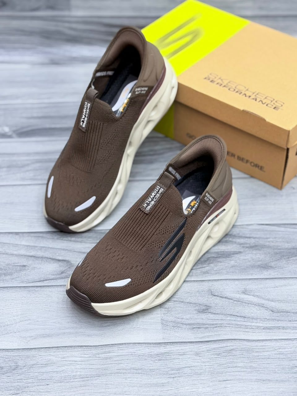 SKECHERS SLIP-INS SWIRL TECH ADITION