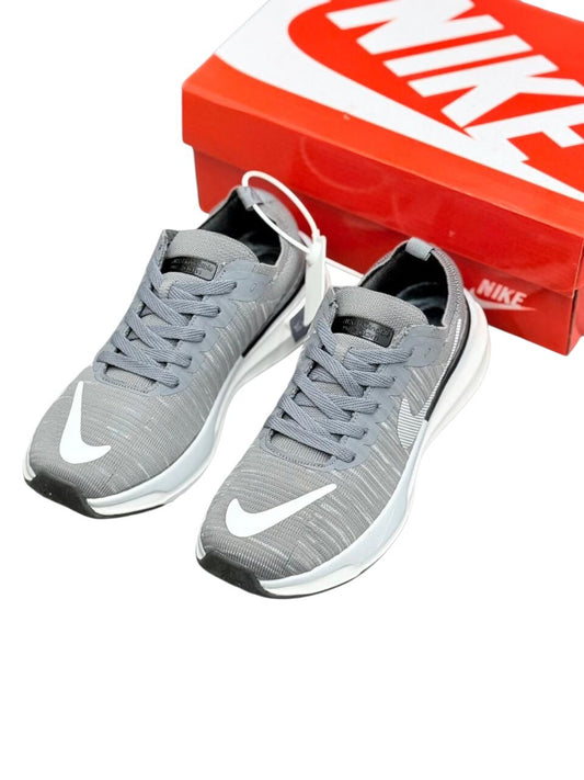 NIKE INVINCIBLE 3 RUNNING
