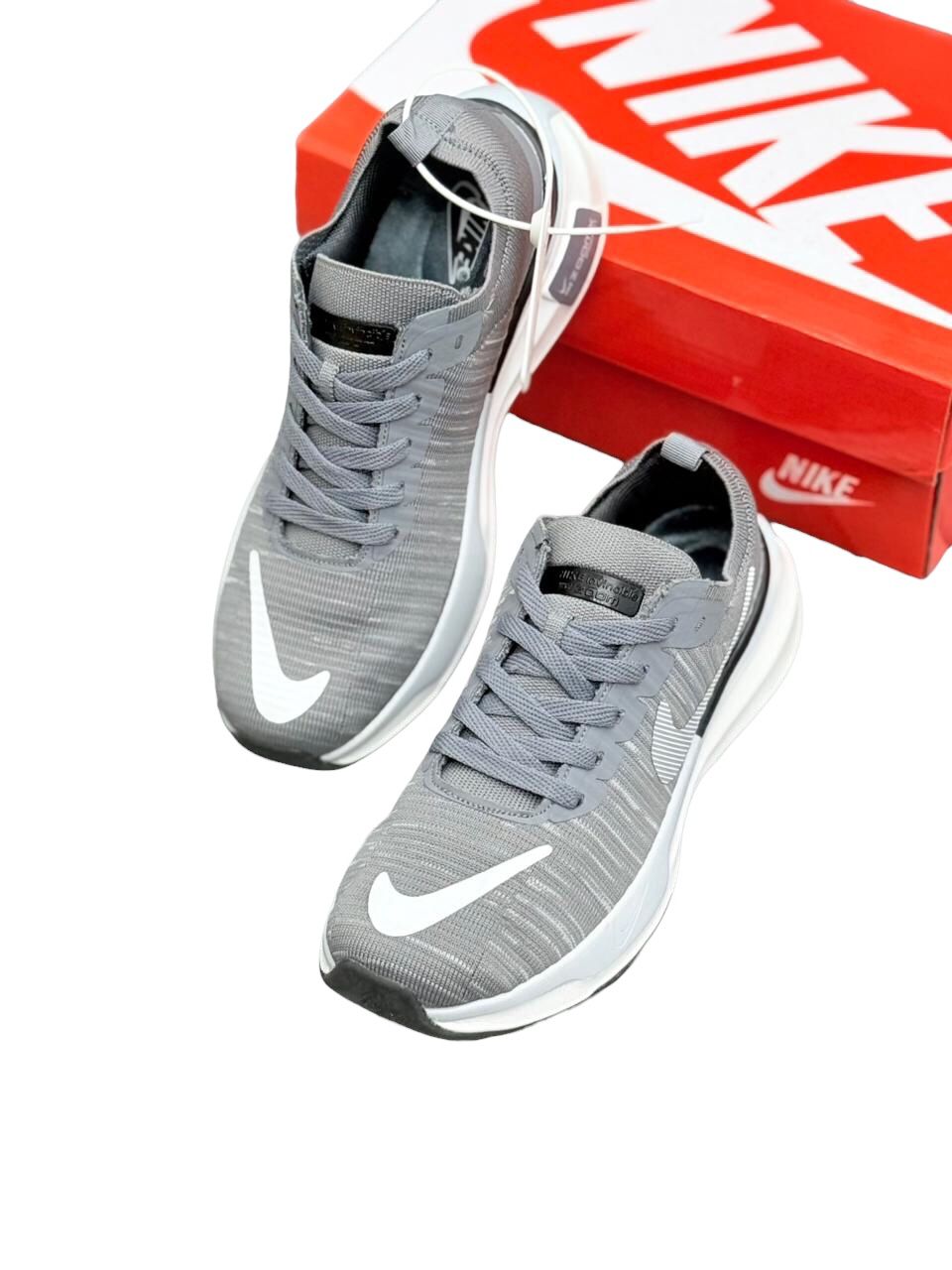 NIKE INVINCIBLE 3 RUNNING