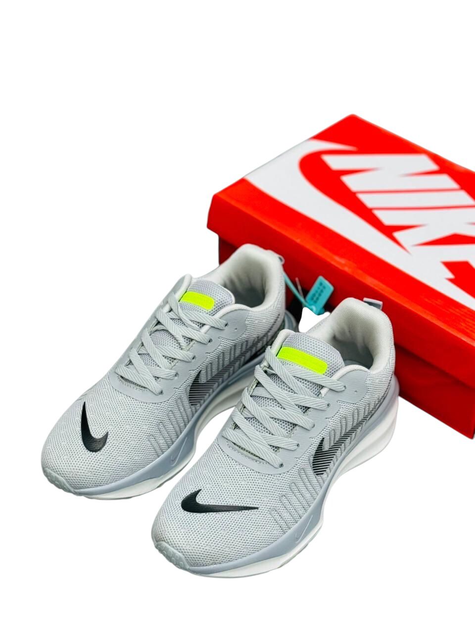 NIKE INVINCIBLE 3 RUNNING