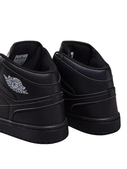 NIKE JORDAN